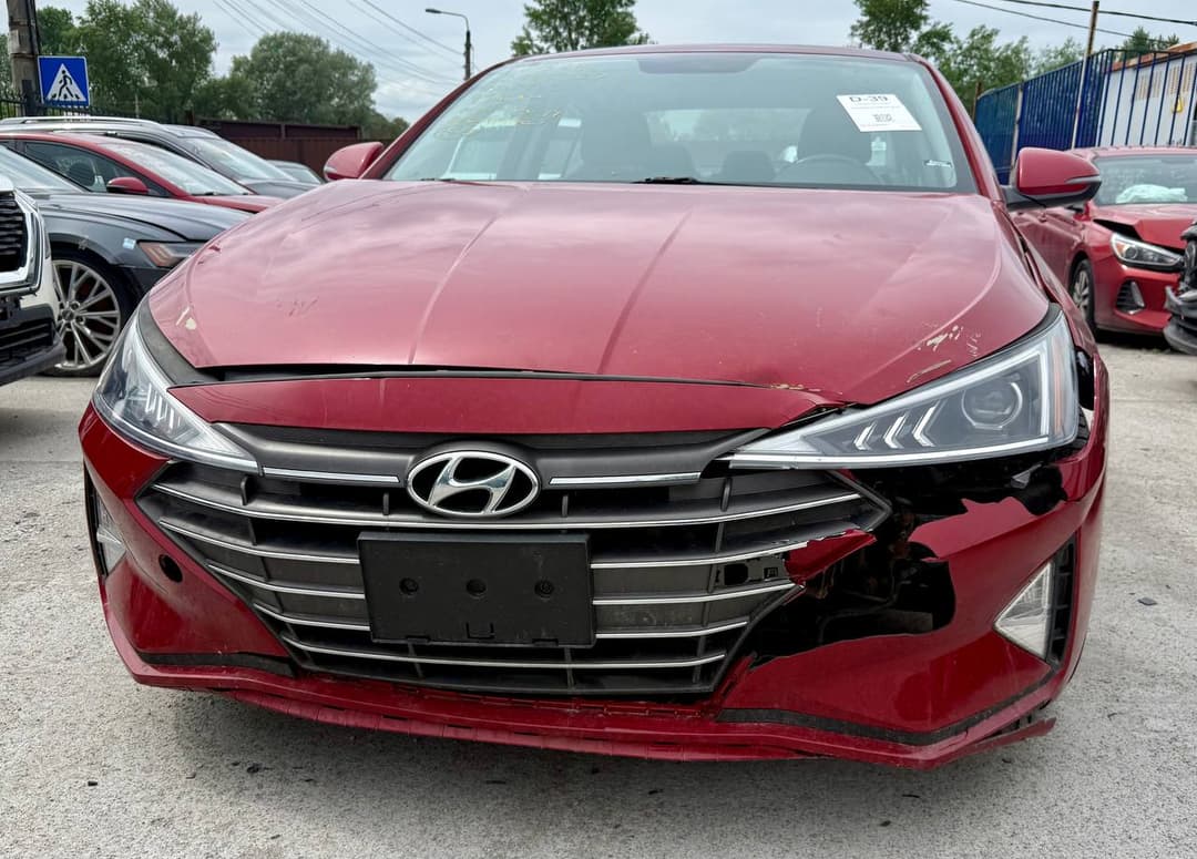 2018 HYUNDAI ELANTRA Красный - Бензин Седан - изображение 1