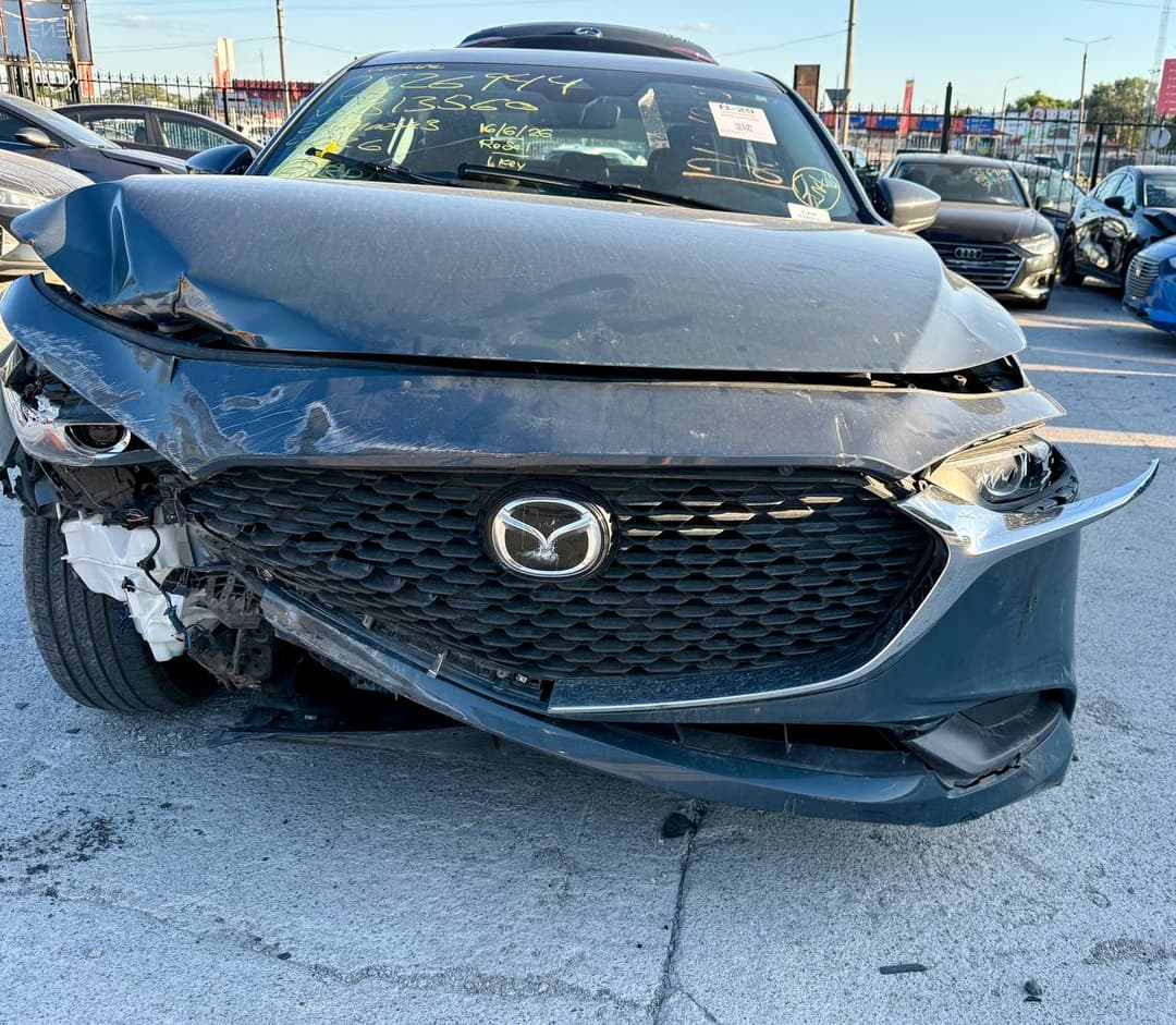 2022 MAZDA 3 Preferred Серый - Бензин Седан - изображение 1